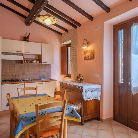 Il Giuncheto Apartments, Pool, Umbrian Countryside Apartment
