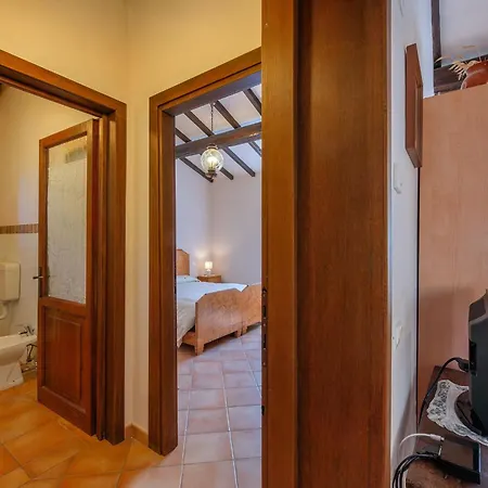 Il Giuncheto Apartments, Pool, Umbrian Countryside