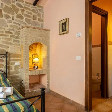 Il Giuncheto Apartments, Pool, Umbrian Countryside Apartment